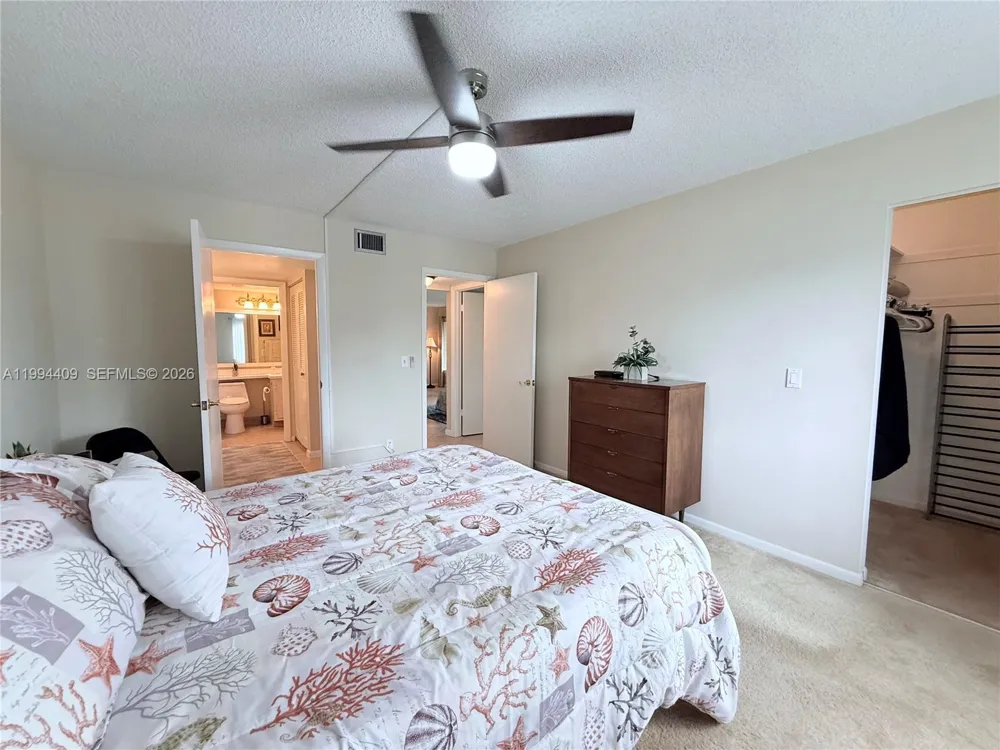 340 Pine Ridge Cir #C-1 Green Acres, FL 33463