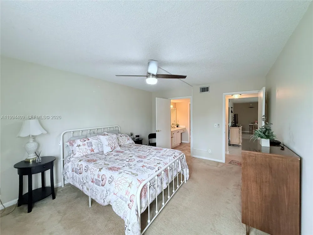 340 Pine Ridge Cir #C-1 Green Acres, FL 33463