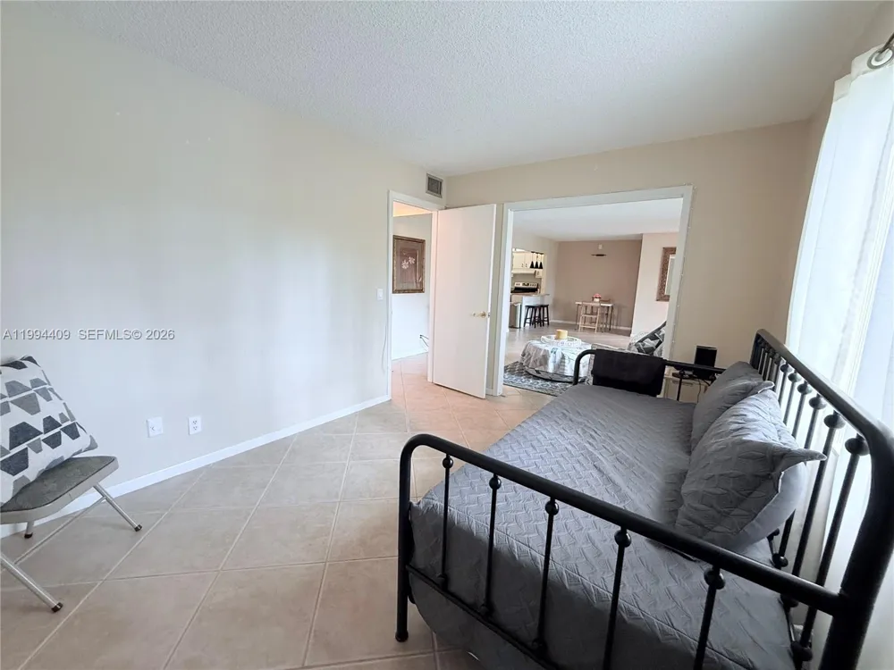340 Pine Ridge Cir #C-1 Green Acres, FL 33463