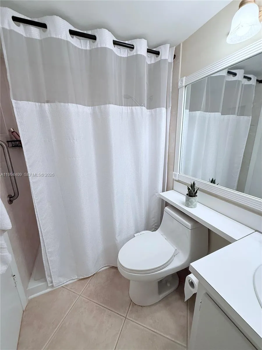 340 Pine Ridge Cir #C-1 Green Acres, FL 33463