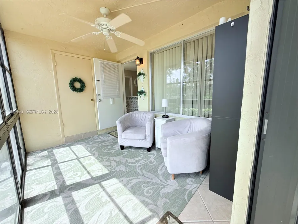 340 Pine Ridge Cir #C-1 Green Acres, FL 33463