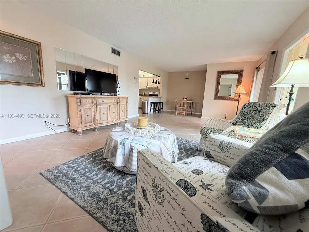 340 Pine Ridge Cir #C-1 Green Acres, FL 33463