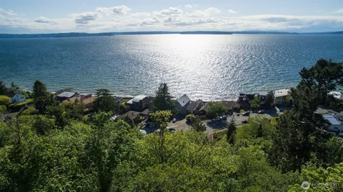 5426 Beach Drive SW