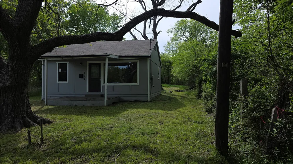 106 S Wilson Street Ladonia, TX 75449