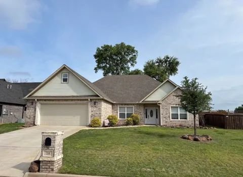 38 Lone Oak Boulevard