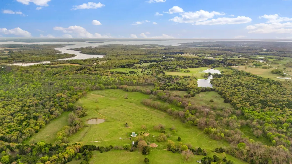 3647 COUNTY ROAD 265 Collinsville, TX 76233