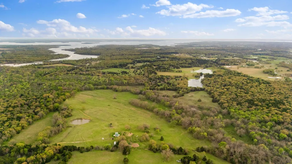 3647 COUNTY ROAD 265 Collinsville, TX 76233