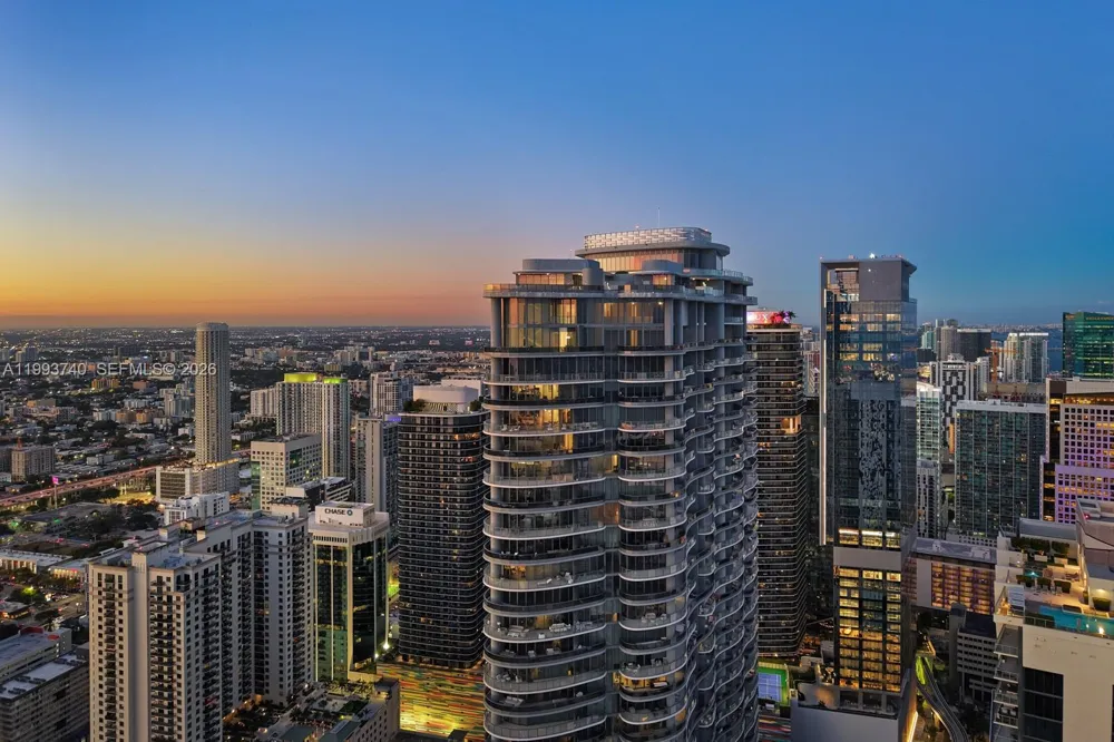 1000 Brickell Plz #UPH6202 Miami, FL 33131