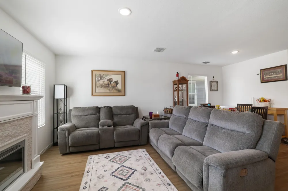 1445 Sterling Way Ferris, TX 75125