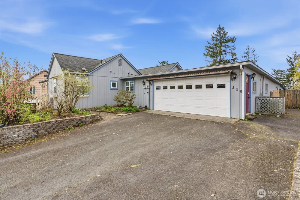 319 3rd Street Kalama, WA 98625