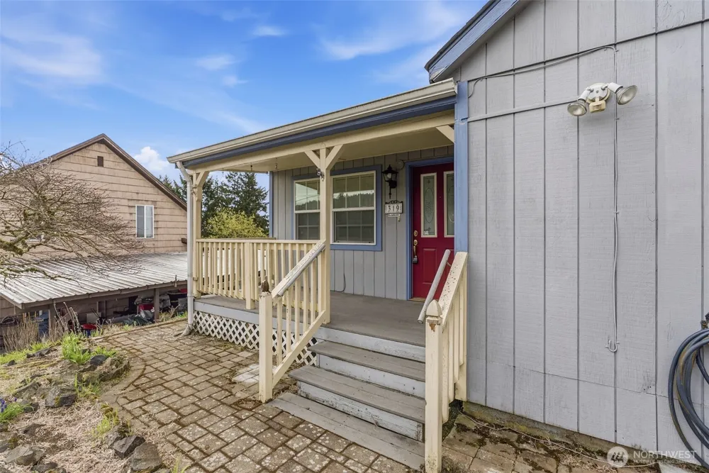 319 3rd Street Kalama, WA 98625