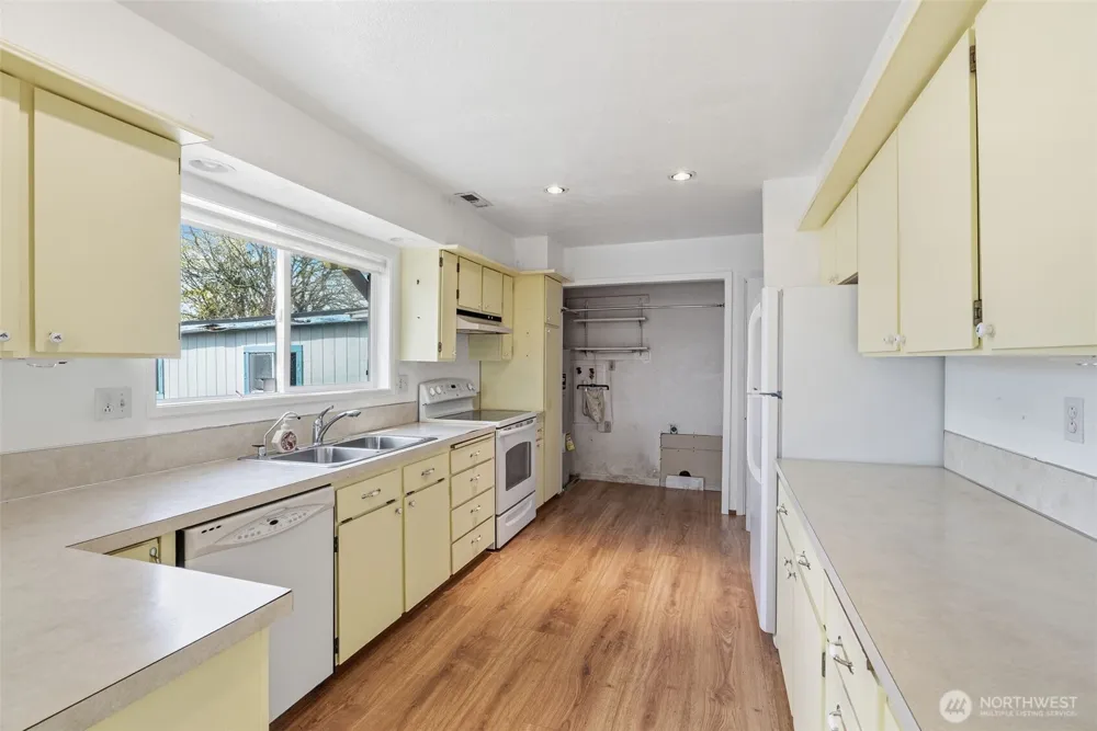 319 3rd Street Kalama, WA 98625