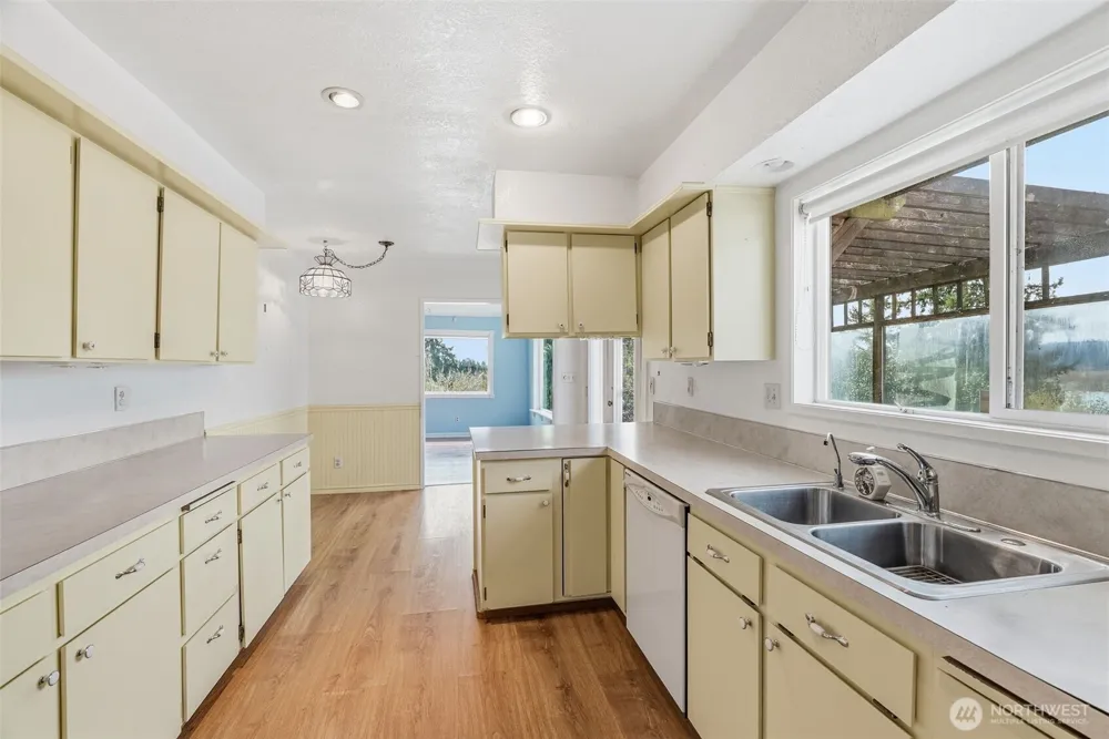 319 3rd Street Kalama, WA 98625