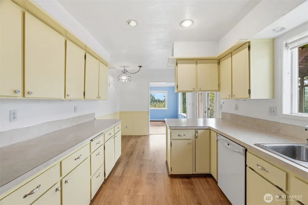319 3rd Street Kalama, WA 98625