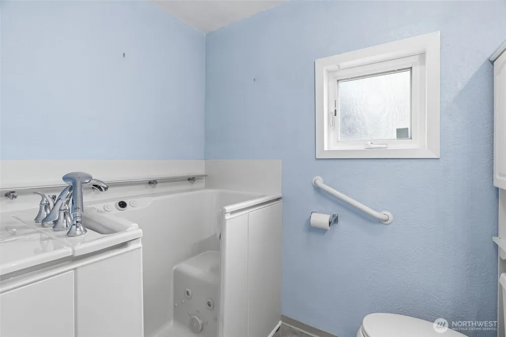 319 3rd Street Kalama, WA 98625