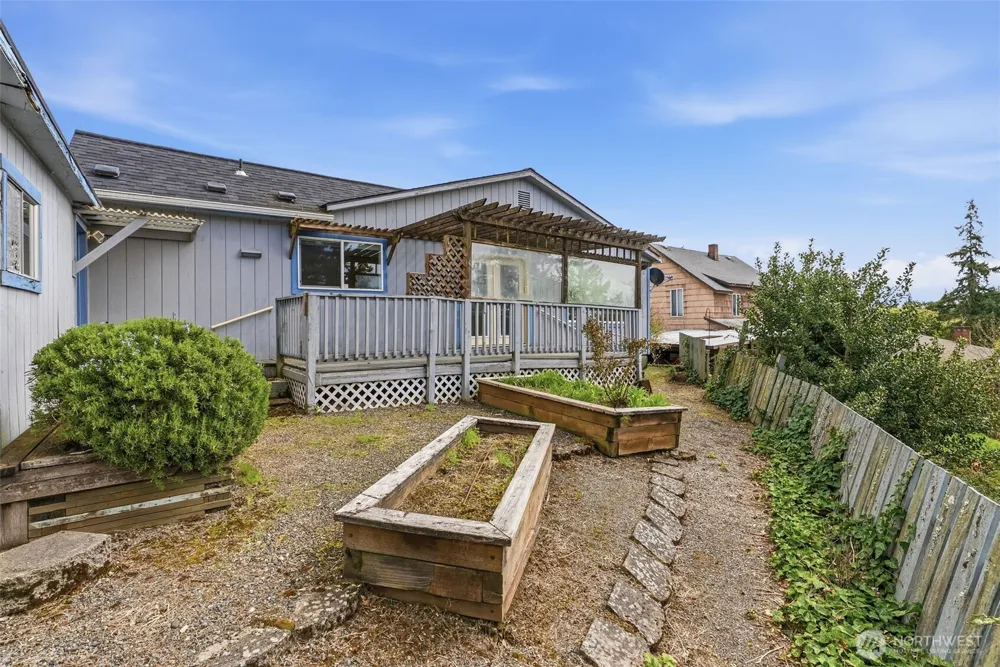 319 3rd Street Kalama, WA 98625