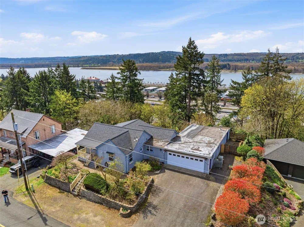 319 3rd Street Kalama, WA 98625