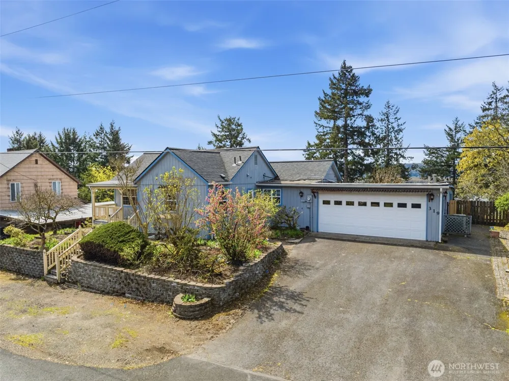 319 3rd Street Kalama, WA 98625