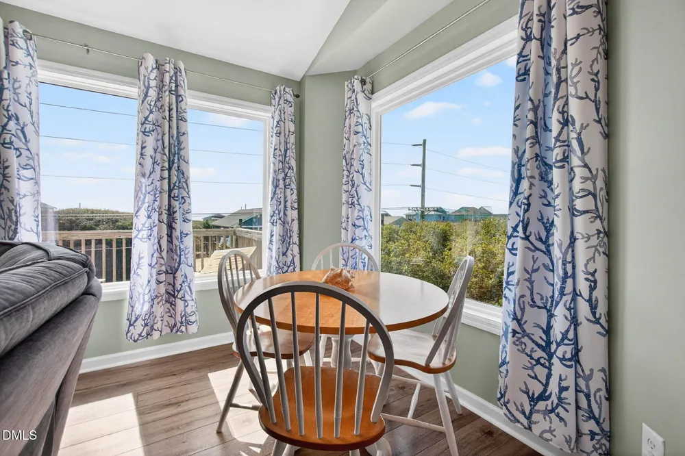 1125 S Topsail Drive Surf City, NC 28445