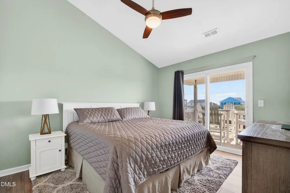 1125 S Topsail Drive Surf City, NC 28445