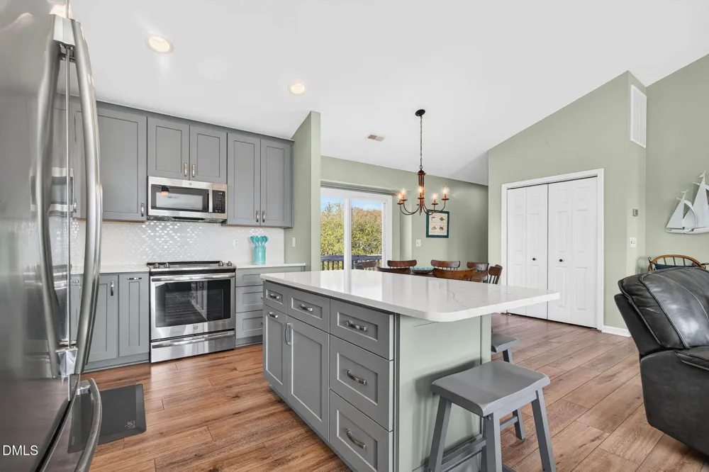 1125 S Topsail Drive Surf City, NC 28445