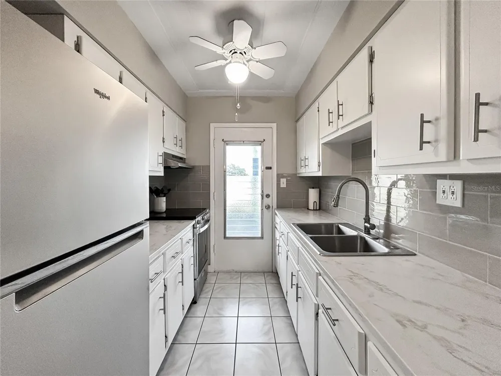 1600 W LAKE PARKER DRIVE #C4 Lakeland, FL 33805
