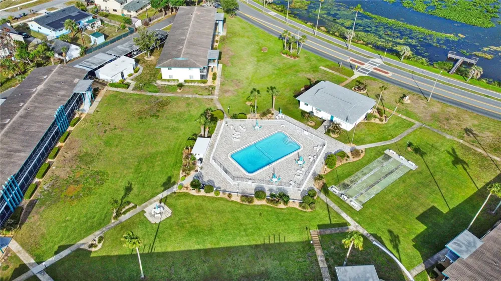 1600 W LAKE PARKER DRIVE #C4 Lakeland, FL 33805