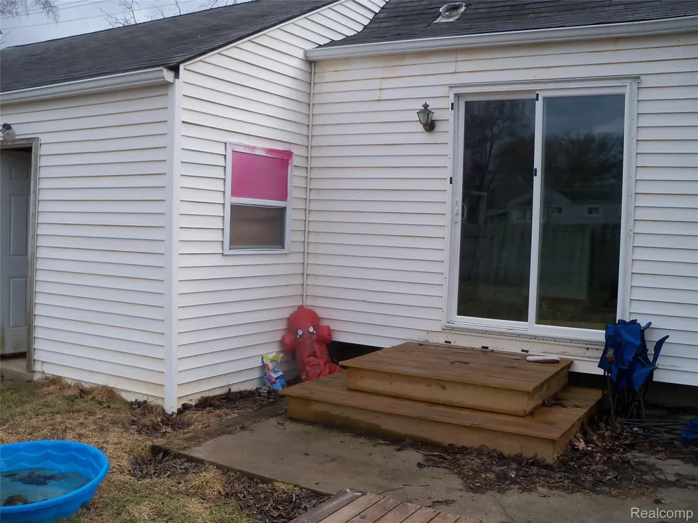 413 E Hemphill Road Flint City, MI 48507
