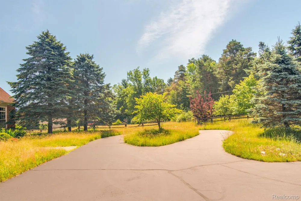 4090 PERRYVILLE ROAD Groveland Township, MI 48462