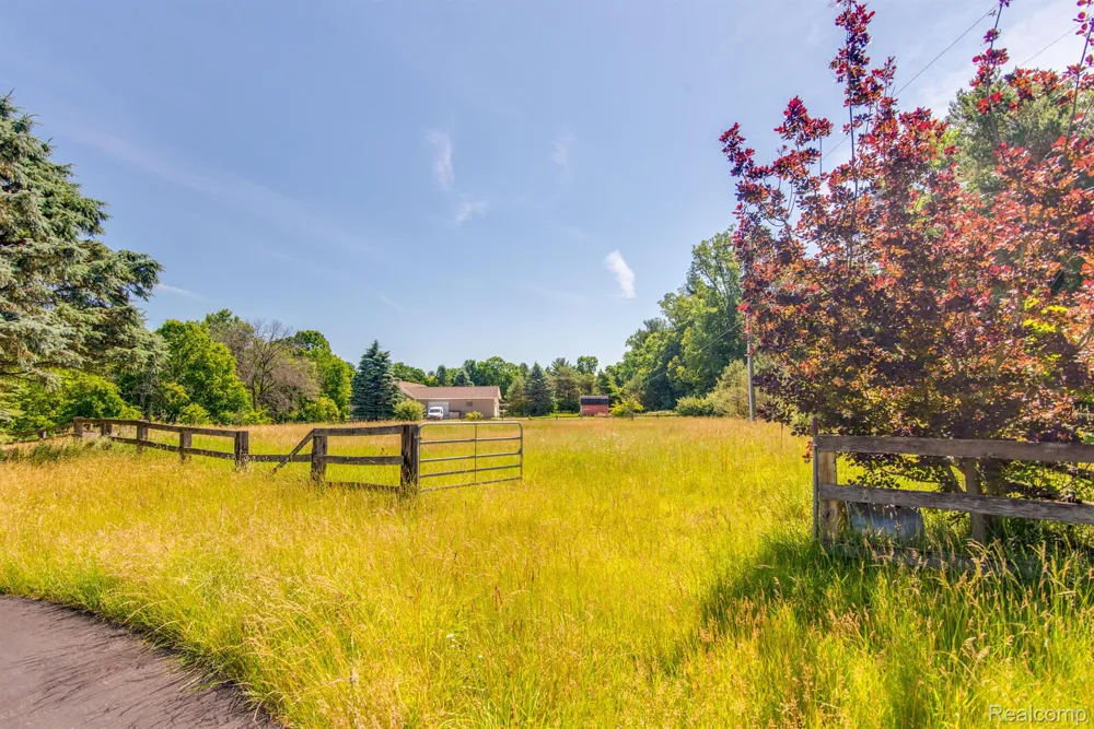 4090 PERRYVILLE ROAD Groveland Township, MI 48462