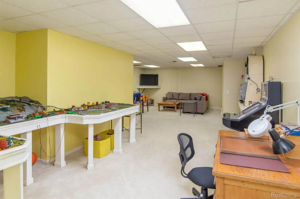 4090 PERRYVILLE ROAD Groveland Township, MI 48462