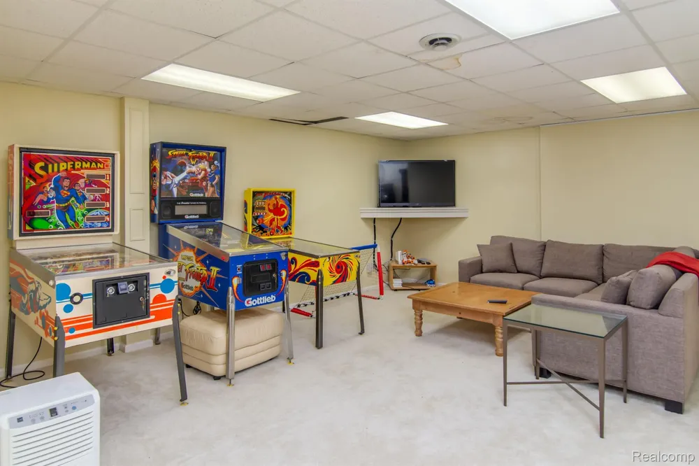4090 PERRYVILLE ROAD Groveland Township, MI 48462