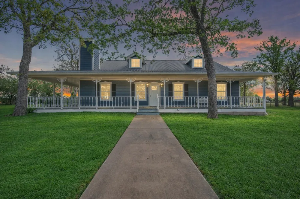 2205 S US Highway 77 Giddings, TX 78942