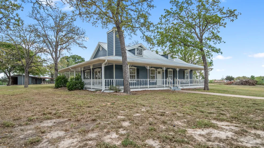 2205 S US Highway 77 Giddings, TX 78942