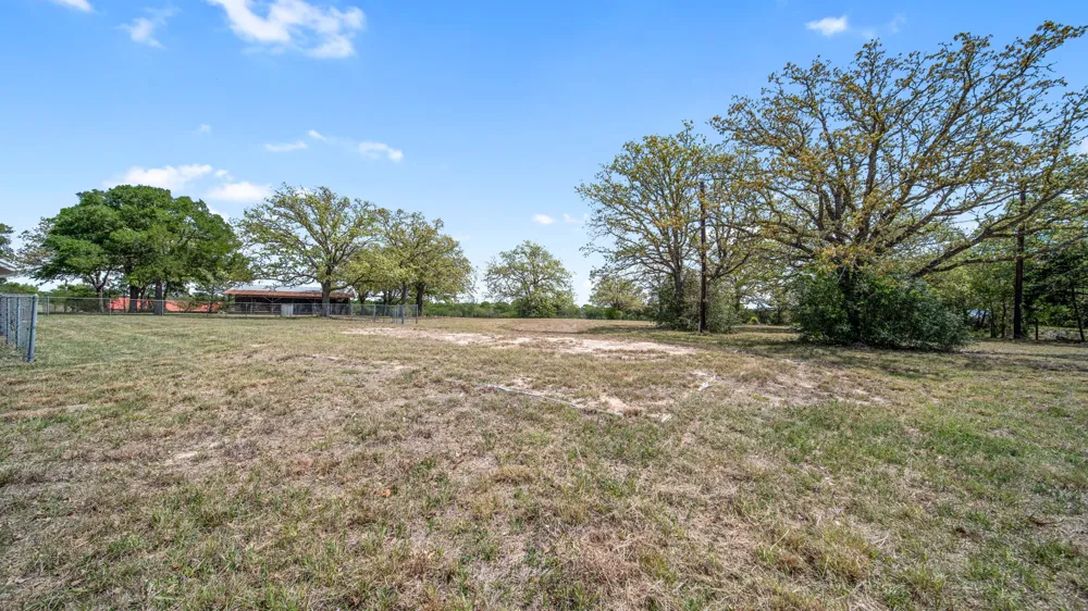 2205 S US Highway 77 Giddings, TX 78942