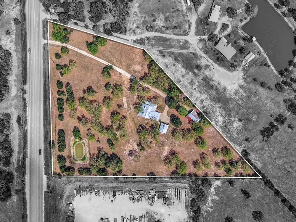 2205 S US Highway 77 Giddings, TX 78942