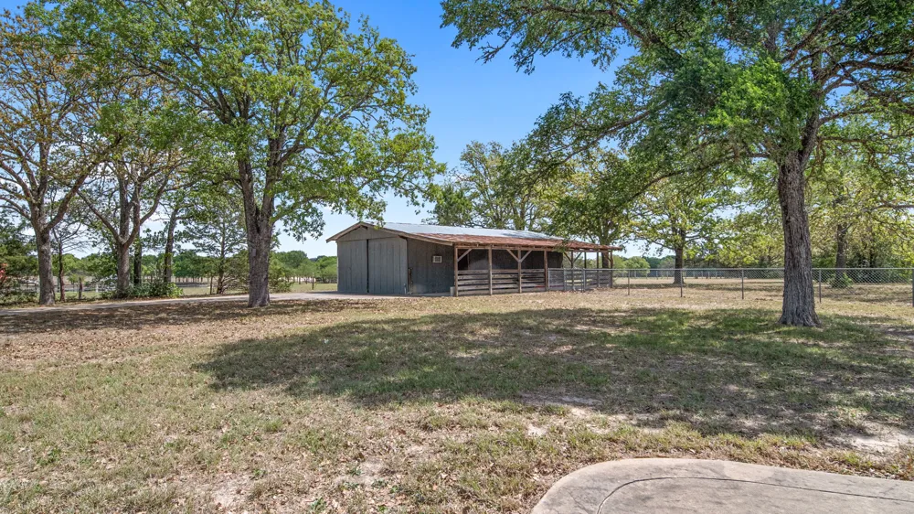 2205 S US Highway 77 Giddings, TX 78942