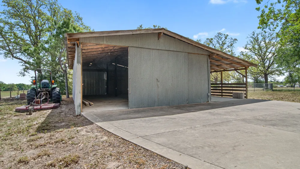 2205 S US Highway 77 Giddings, TX 78942