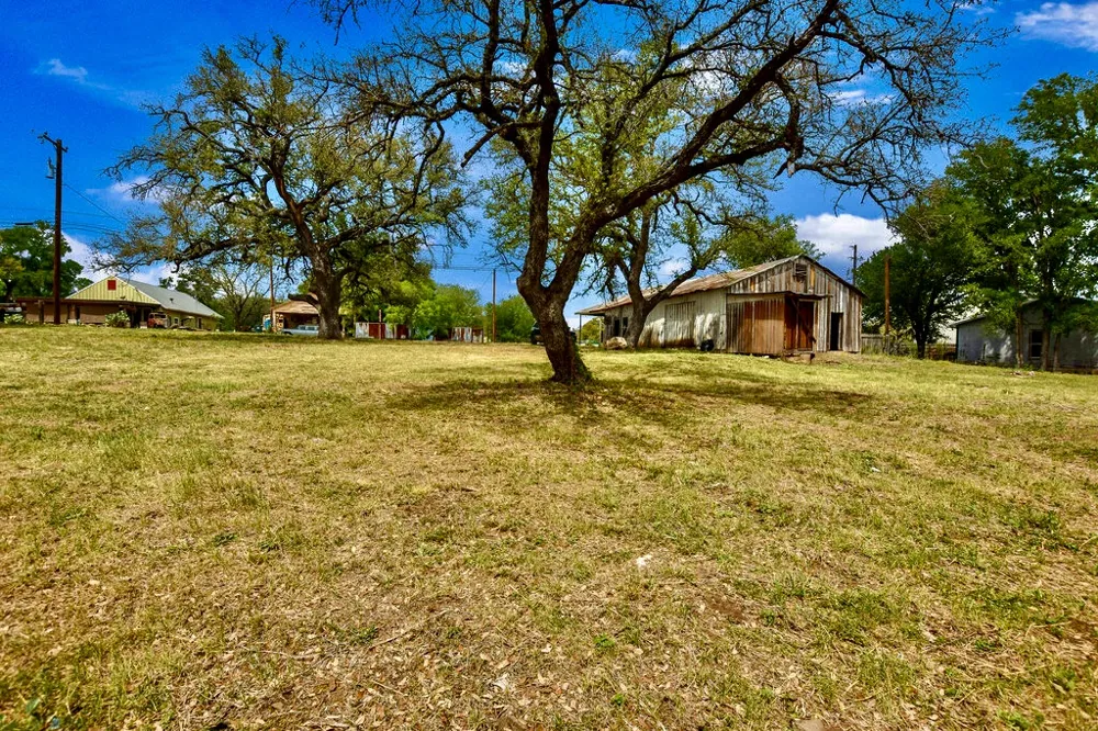 7908 CR 404 Spicewood, TX 78669