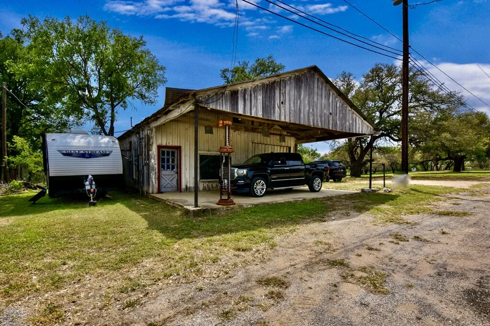 7908 CR 404 Spicewood, TX 78669