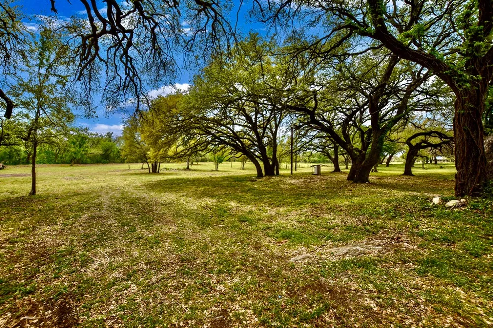 7908 CR 404 Spicewood, TX 78669