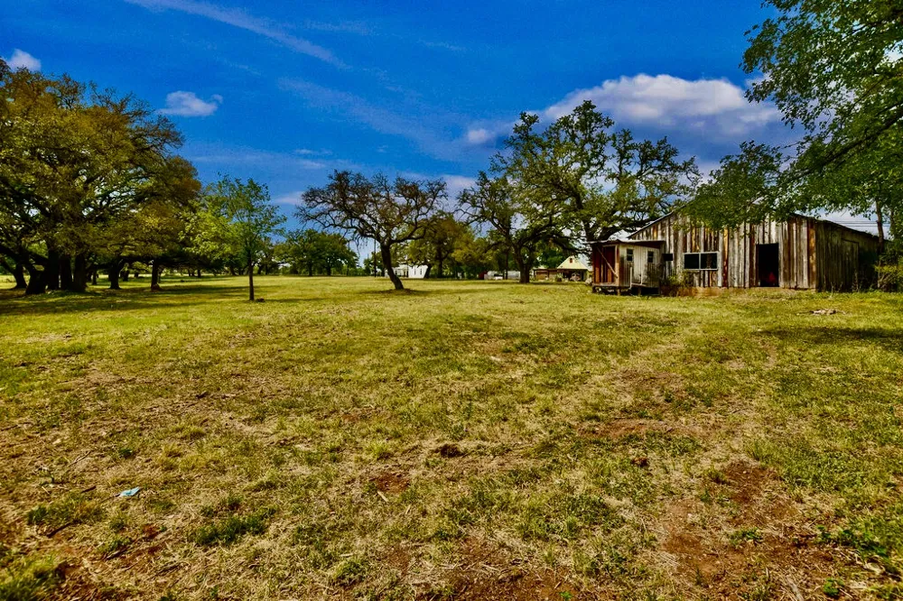 7908 CR 404 Spicewood, TX 78669