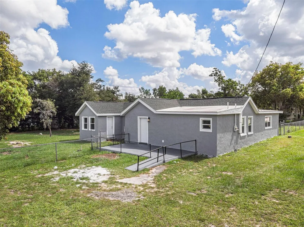 205 E CORNELL STREET Avon Park, FL 33825