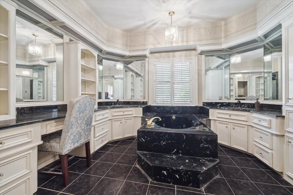 491 Oak Forest Road Bellville, TX 77418