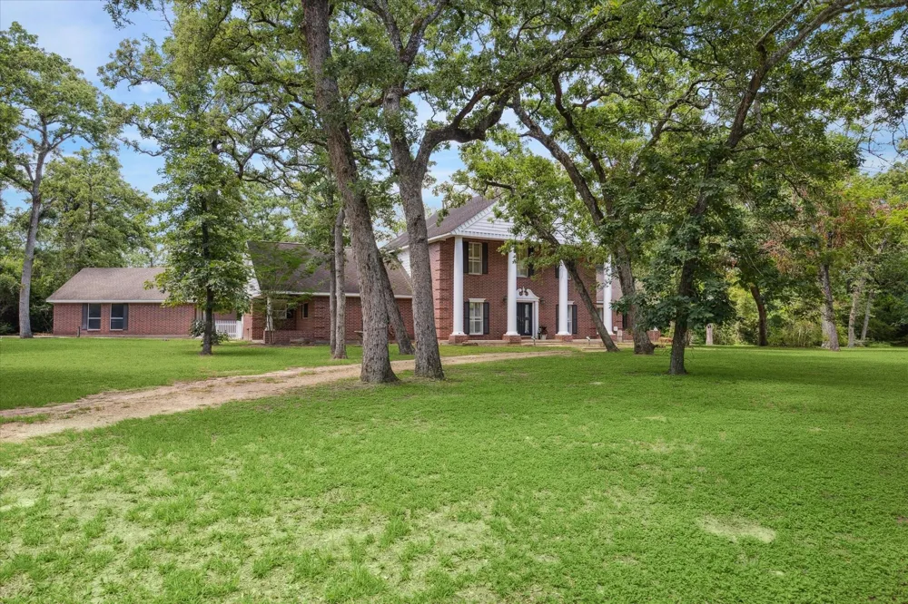 491 Oak Forest Road Bellville, TX 77418