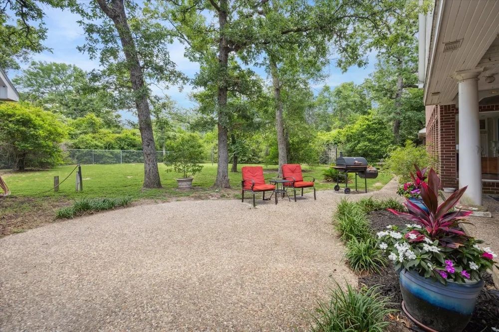 491 Oak Forest Road Bellville, TX 77418