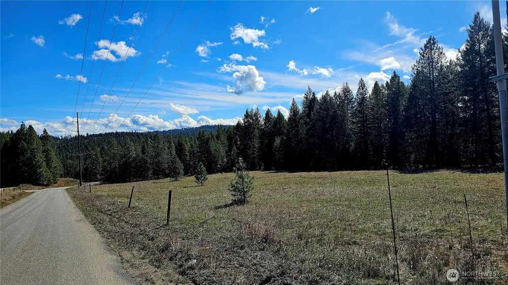 2068 Addy-Gifford Road Addy, WA 99101