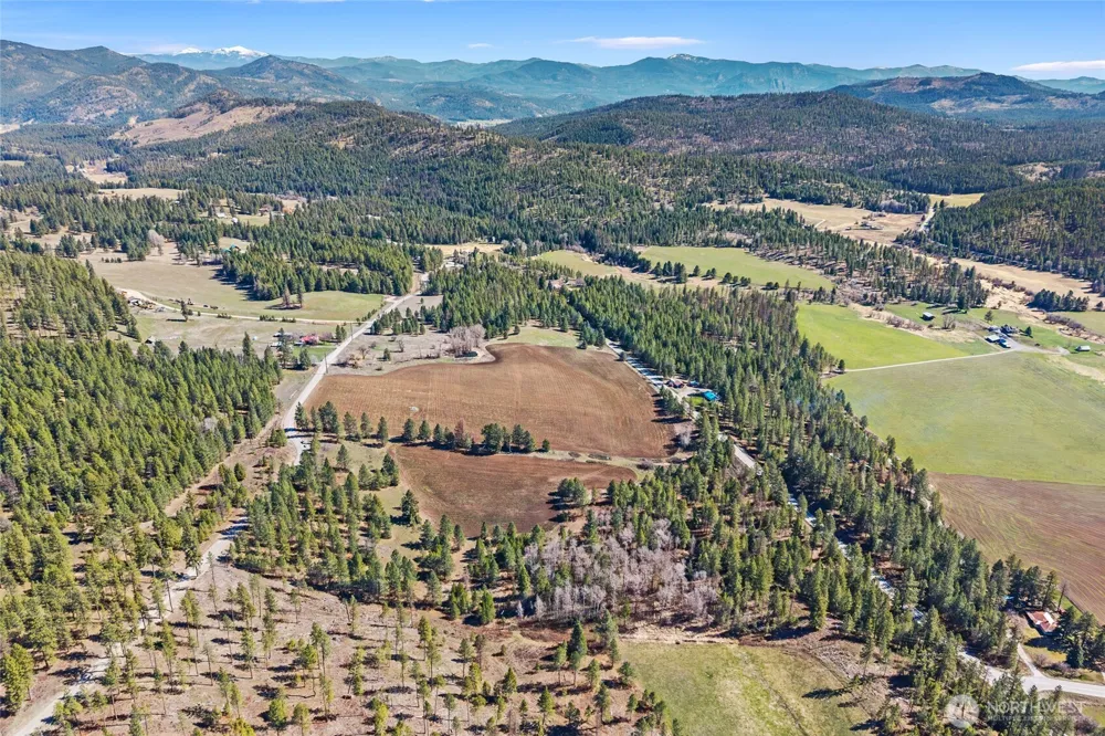 2068 Addy-Gifford Road Addy, WA 99101