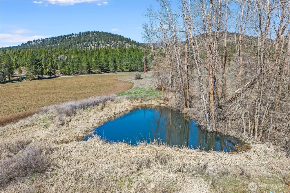 2068 Addy-Gifford Road Addy, WA 99101