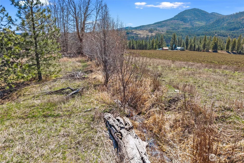 2068 Addy-Gifford Road Addy, WA 99101